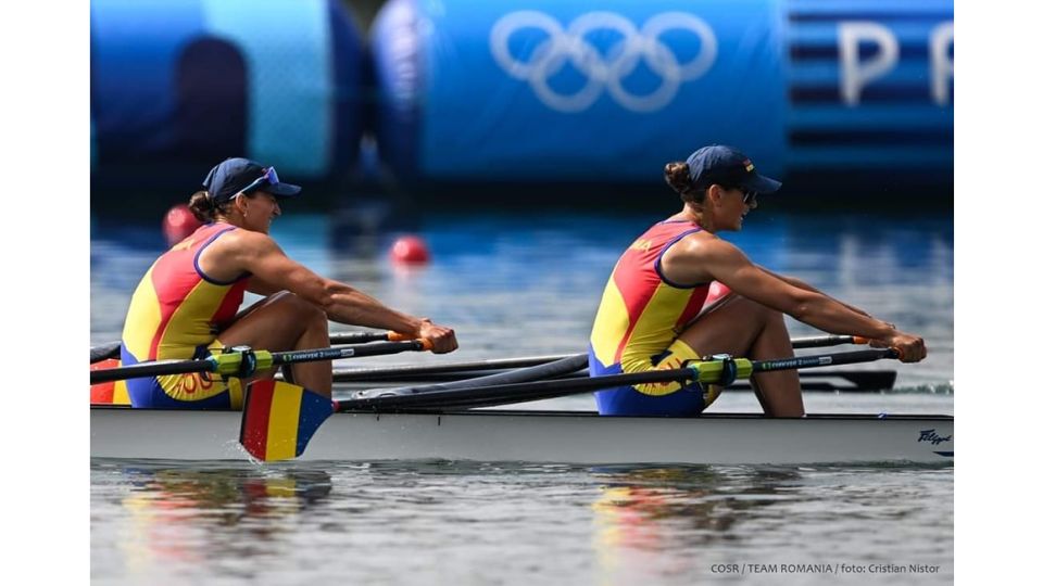 Simona Radiș și Ancuța Bodnar în Finala probei de dublu vâsle feminin (W2x) la Jocurile Olimpice de la Paris, unde au obținut medalia de argint (Foto: Comitetul Olimpic și Sportiv Român / Cristian Nistor )