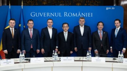 Întrevederea premierului Marcel Ciolacu cu o delegație de investitori condusă de viceministrul Economiei, Comerțului și Industriei din Japonia, Shinji Takeuchi (foto: gov.ro)