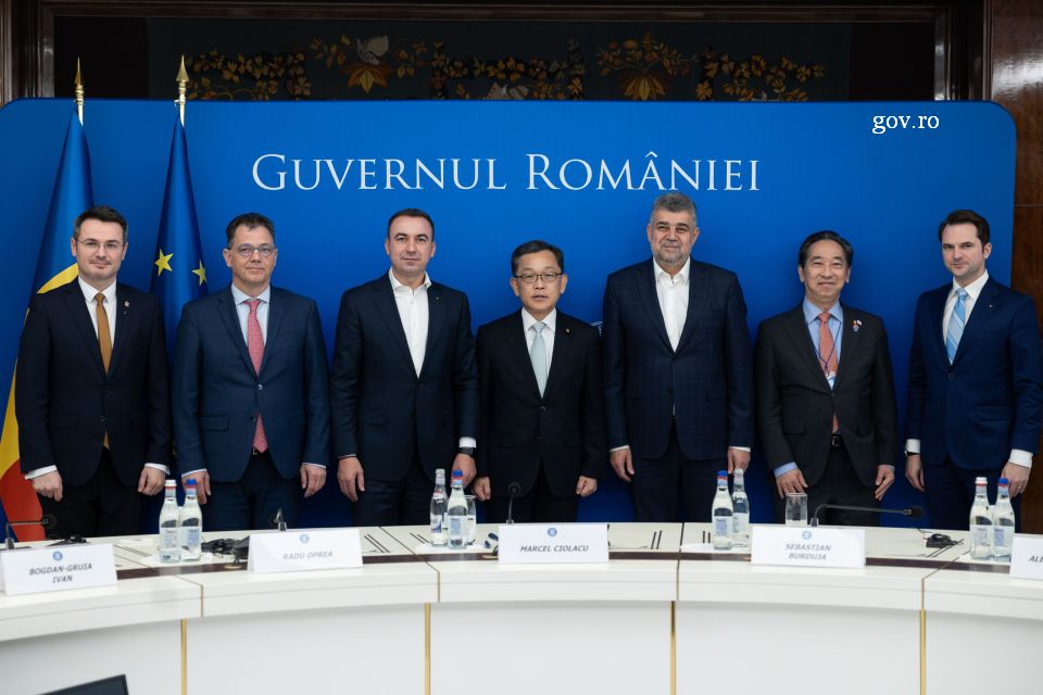 Întrevederea premierului Marcel Ciolacu cu o delegație de investitori condusă de viceministrul Economiei, Comerțului și Industriei din Japonia, Shinji Takeuchi (foto: gov.ro)