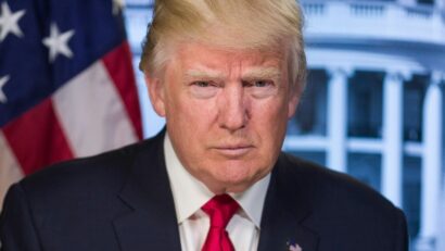 Ripublicanlu Donald Trump s-turnă la Casa Albâ